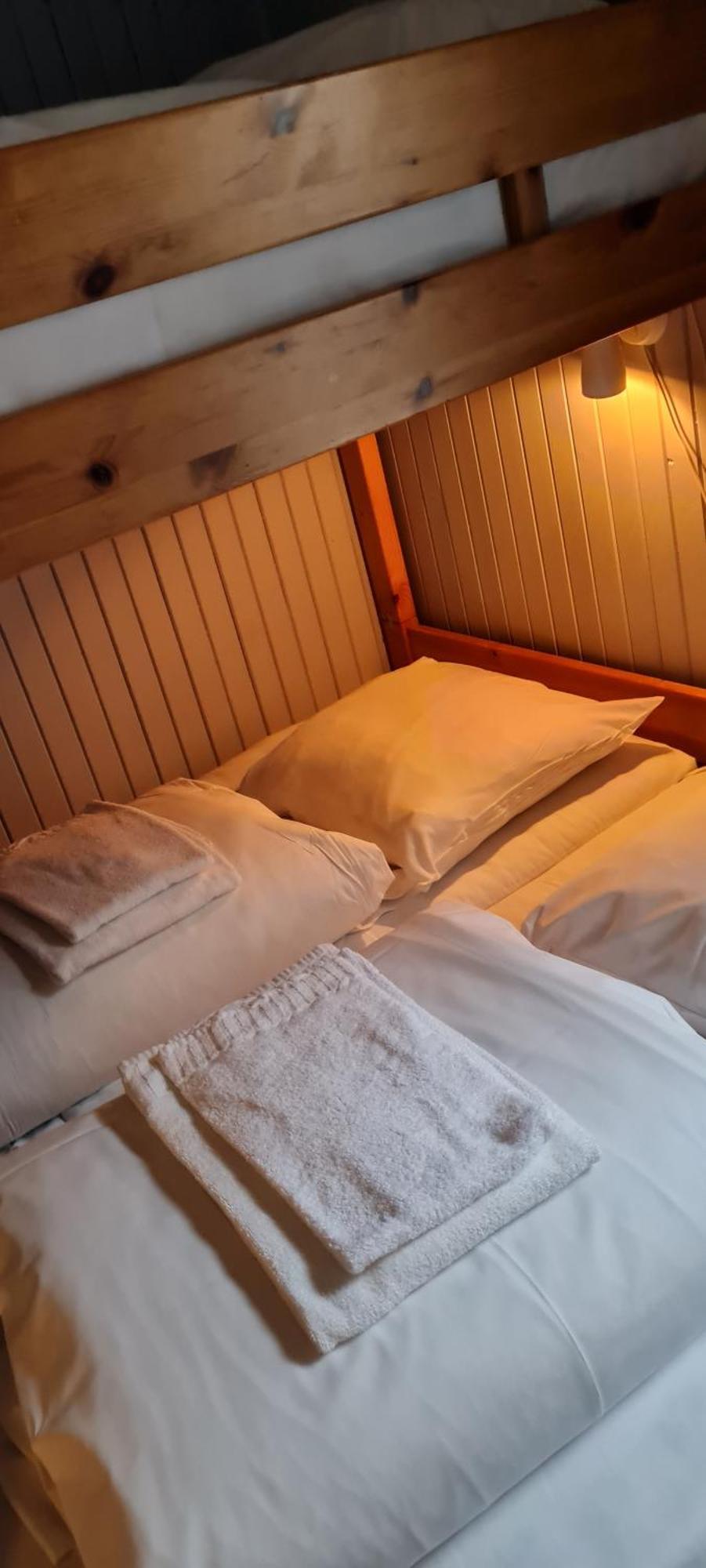 来飞亚利芬日提妲挪度酒店 Lærdalsøyri 外观 照片