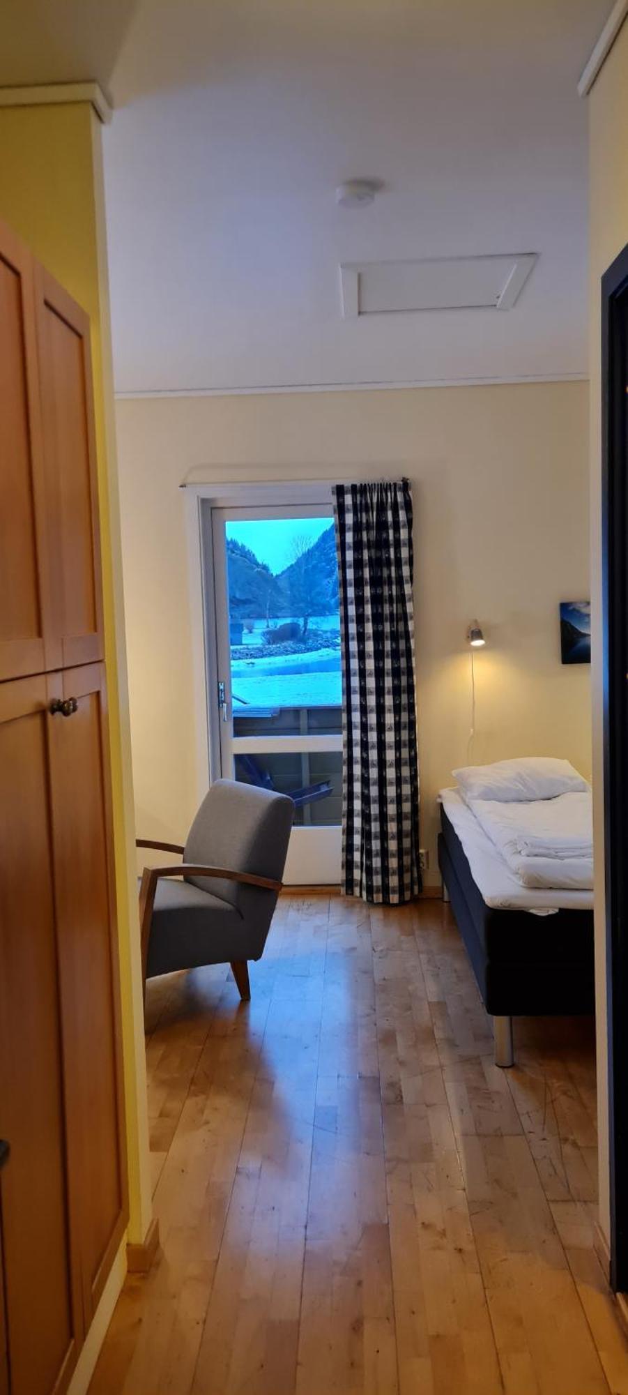 来飞亚利芬日提妲挪度酒店 Lærdalsøyri 外观 照片