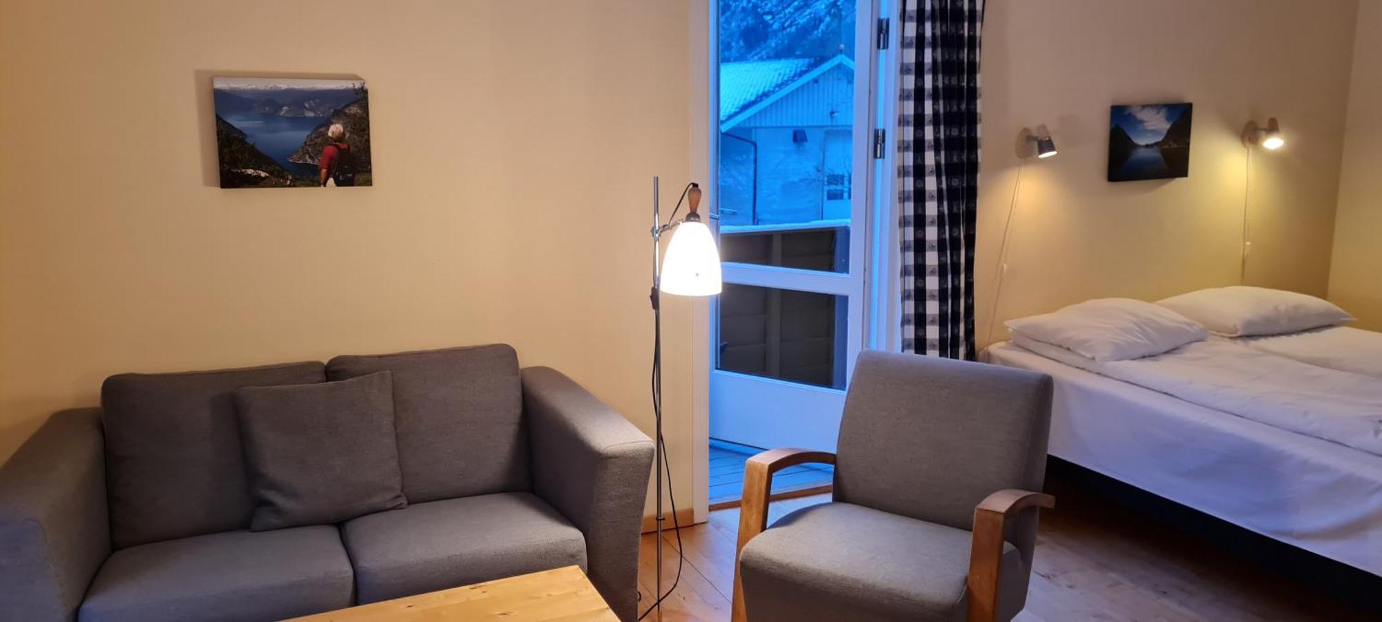 来飞亚利芬日提妲挪度酒店 Lærdalsøyri 外观 照片